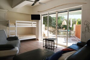 1 chambre, fer et planche à repasser, Wi-Fi gratuit, draps fournis