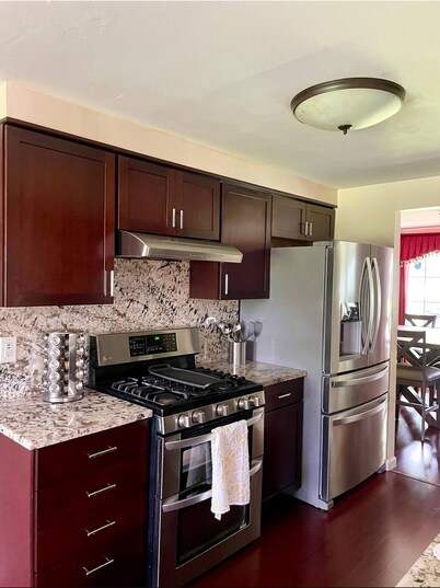 Gorgeous Williamsville Home in Central Location