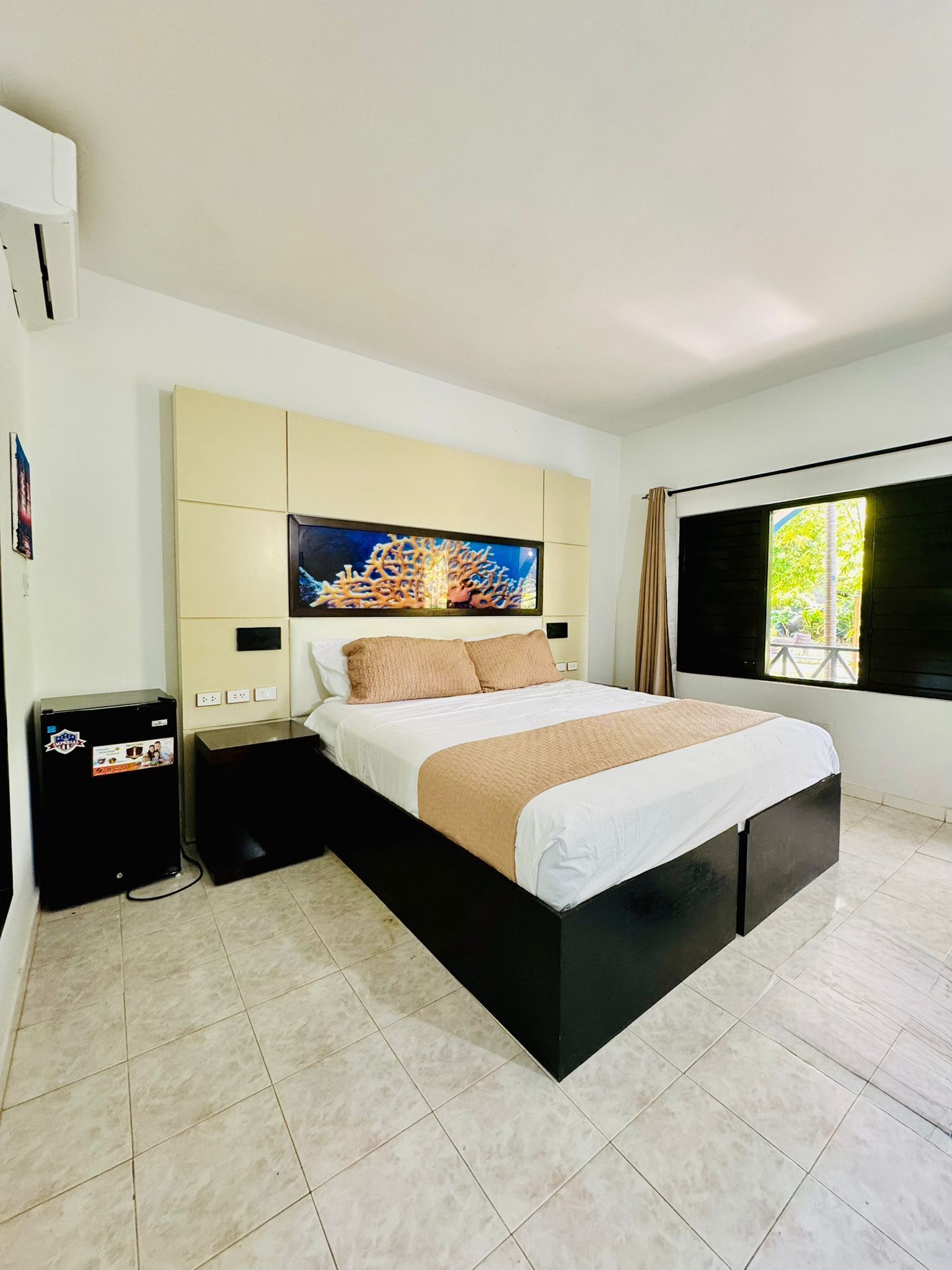 Signature eenpersoonskamer, 1 kingsize bed, airconditioning, uitzicht op tuin | Luxe beddengoed, een kluis op de kamer, individueel gedecoreerd