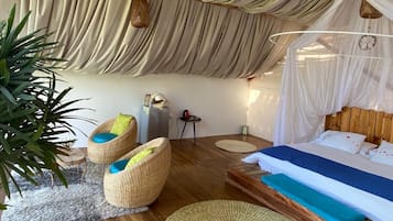 Honeymoon Tent, 1 Bedroom | Bathroom | Free toiletries, bidet, towels, soap