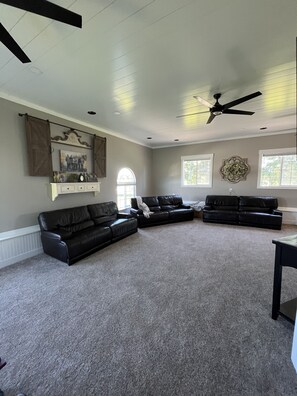 Smart-TV, Kamin, Drucker