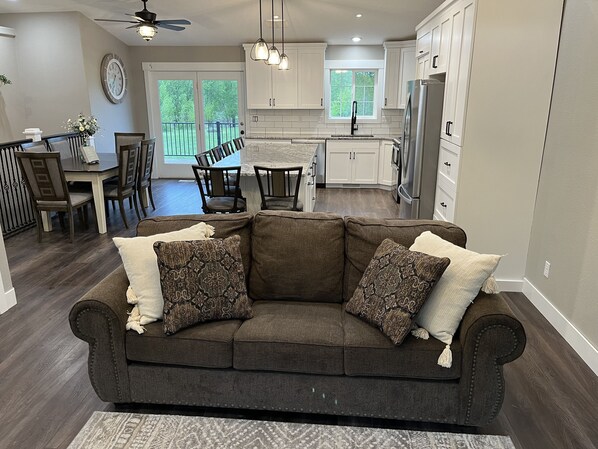 Smart-TV, Kamin, Drucker