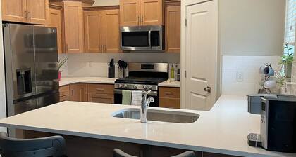 Cute Modern townhouse close many Utah national parks