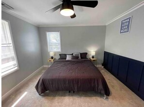 2 bedrooms, desk, iron/ironing board, WiFi - Updated Modern 3 bedroom. Smart home features.
(Indianapolis)