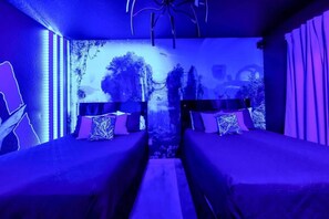 12 bedrooms, WiFi, bed sheets - EPIC 12 Bedroom Home with Private Pool! (Kissimmee)