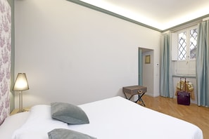 1 bedroom, desk, travel crib, free WiFi