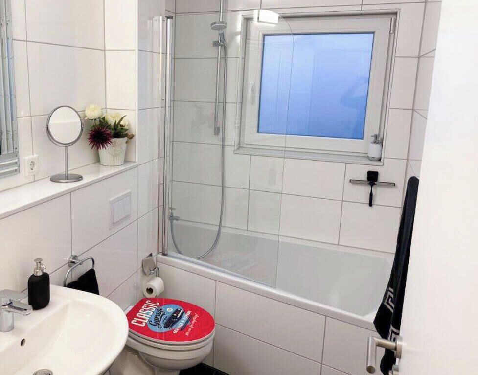 Haartrockner, Handtücher, Seife, Shampoo