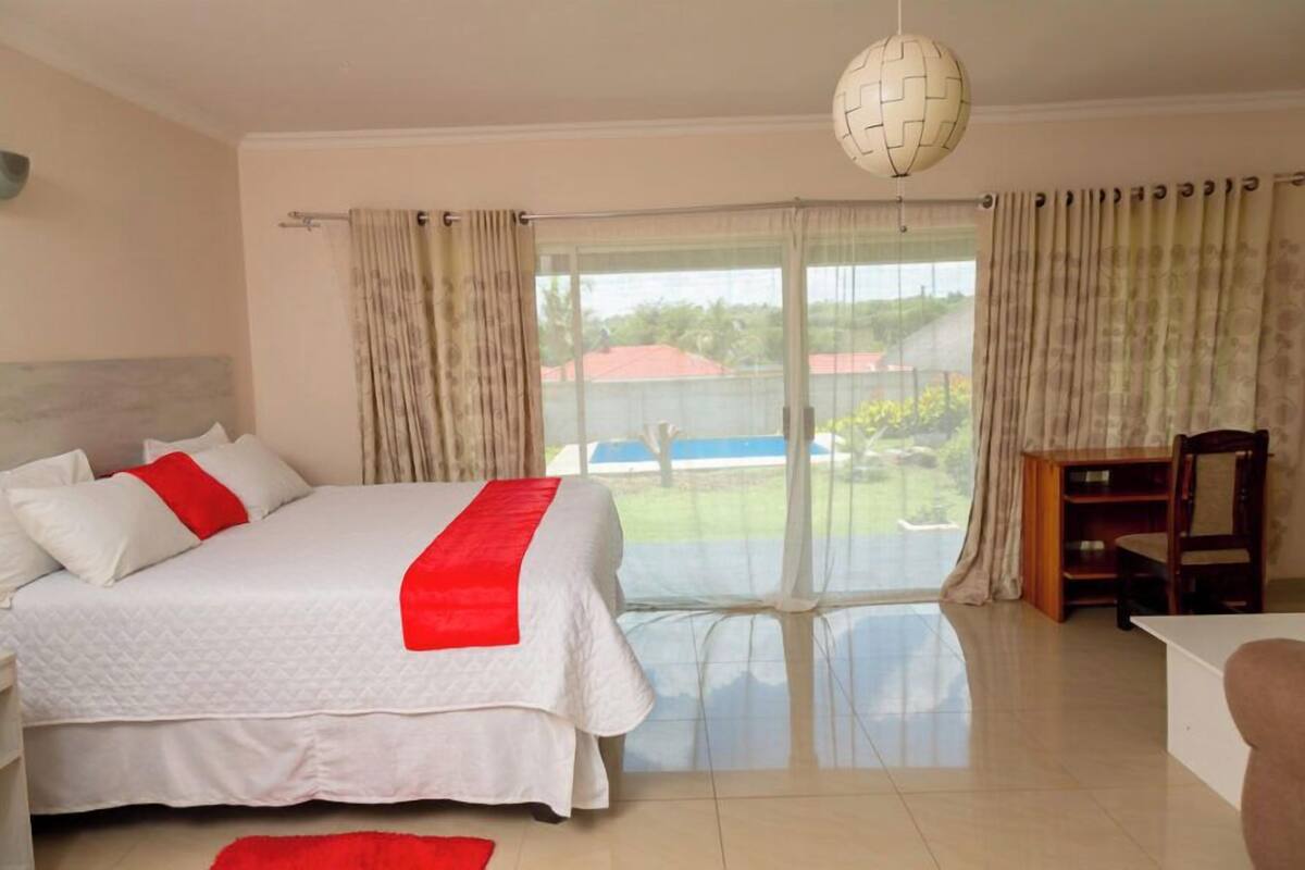 Room | Desk, laptop workspace, WiFi (free), individually furnished