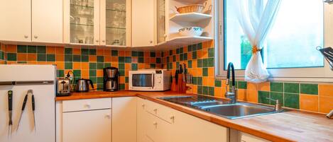 Fridge, microwave, oven, dishwasher