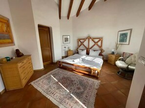 4 bedrooms, iron/ironing board, travel cot, free WiFi - Ferienhaus mit Garten, Pool, Sonnenterrasse mit Meerblick. Hunde Willkommen! (Roquebrune-sur-Argens)