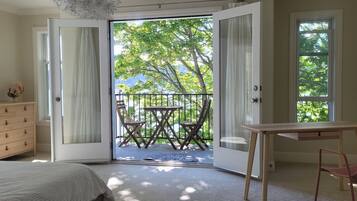 4 chambres, bureau, fer et planche Ă repasser, lit parapluie