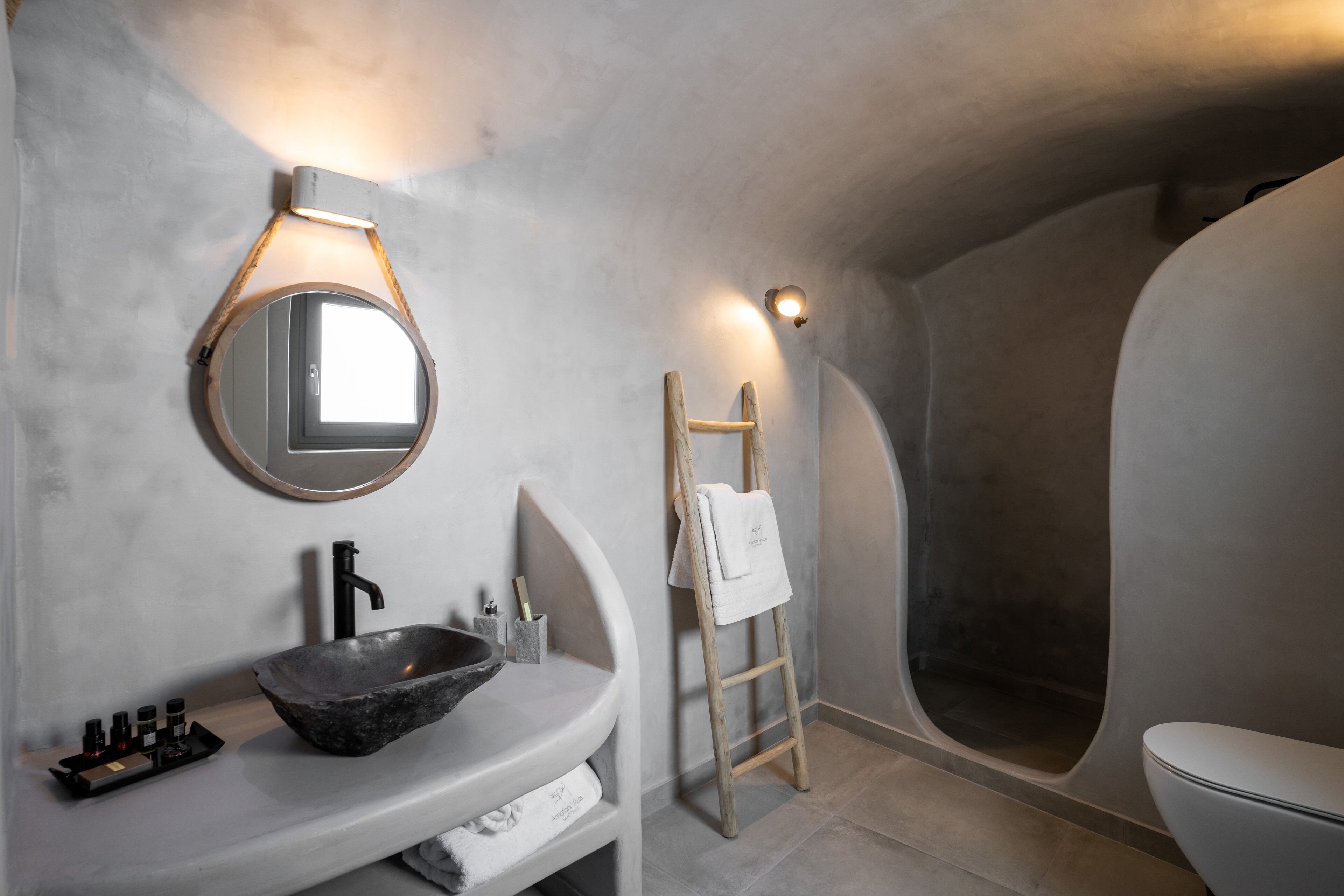 House | Bathroom | Shower, rainfall showerhead, free toiletries, hair dryer