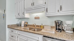 Fridge, microwave, oven, dishwasher - Kiana's Beach Retreat by RedAwning (Myrtle Beach)