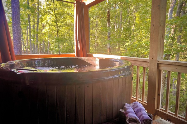 Bañera de hidromasaje al aire libre