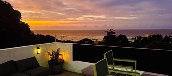 Relax in Ocho Rios, private pool, games room, bar, AC and amazing views.
