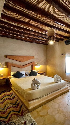 Ropa de cama de alta calidad, colchones con efecto memoria y minibar 