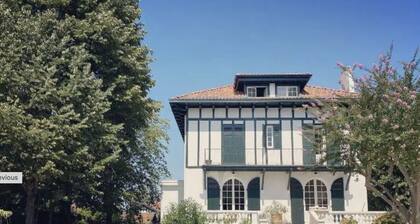 Beautiful basque Villa of the 30th with swimming pool and pool house