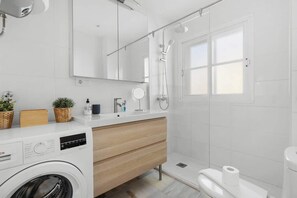 Shower, hair dryer, towels, shampoo