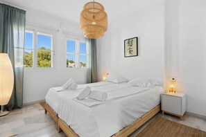 1 habitación, tabla de planchar con plancha, wifi gratis y ropa de cama 