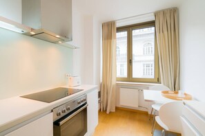 Fridge, oven, dishwasher, coffee/tea maker - Vienna Residence, Elisabethstr. - Inner City #3711 (Vienna)