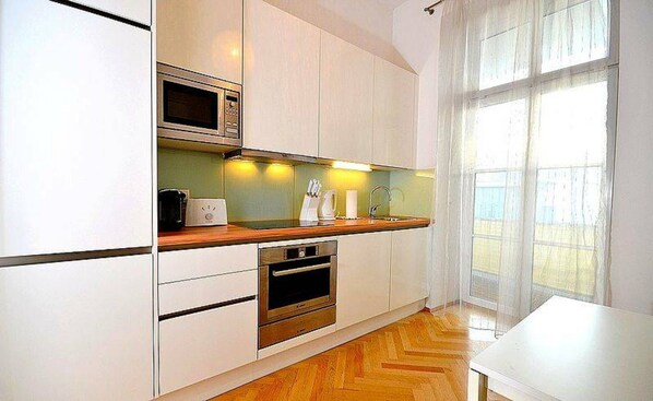 Fridge, microwave, oven, dishwasher