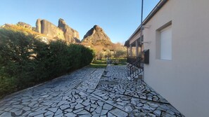 Property grounds - Kastraki House with a view (Kastraki)
