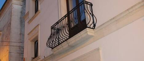 تفاصيل الفندق من الخارج