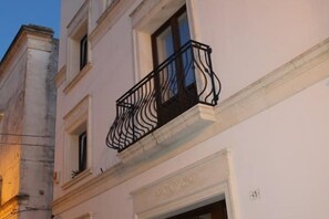 Exterior detail - Ancient court Margherita (Racale)