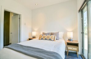 3 slaapkamers, een strijkplank/strijkijzer, wifi, beddengoed