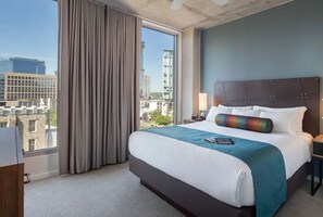 1 dormitorio, tabla de planchar con plancha, wifi y ropa de cama
