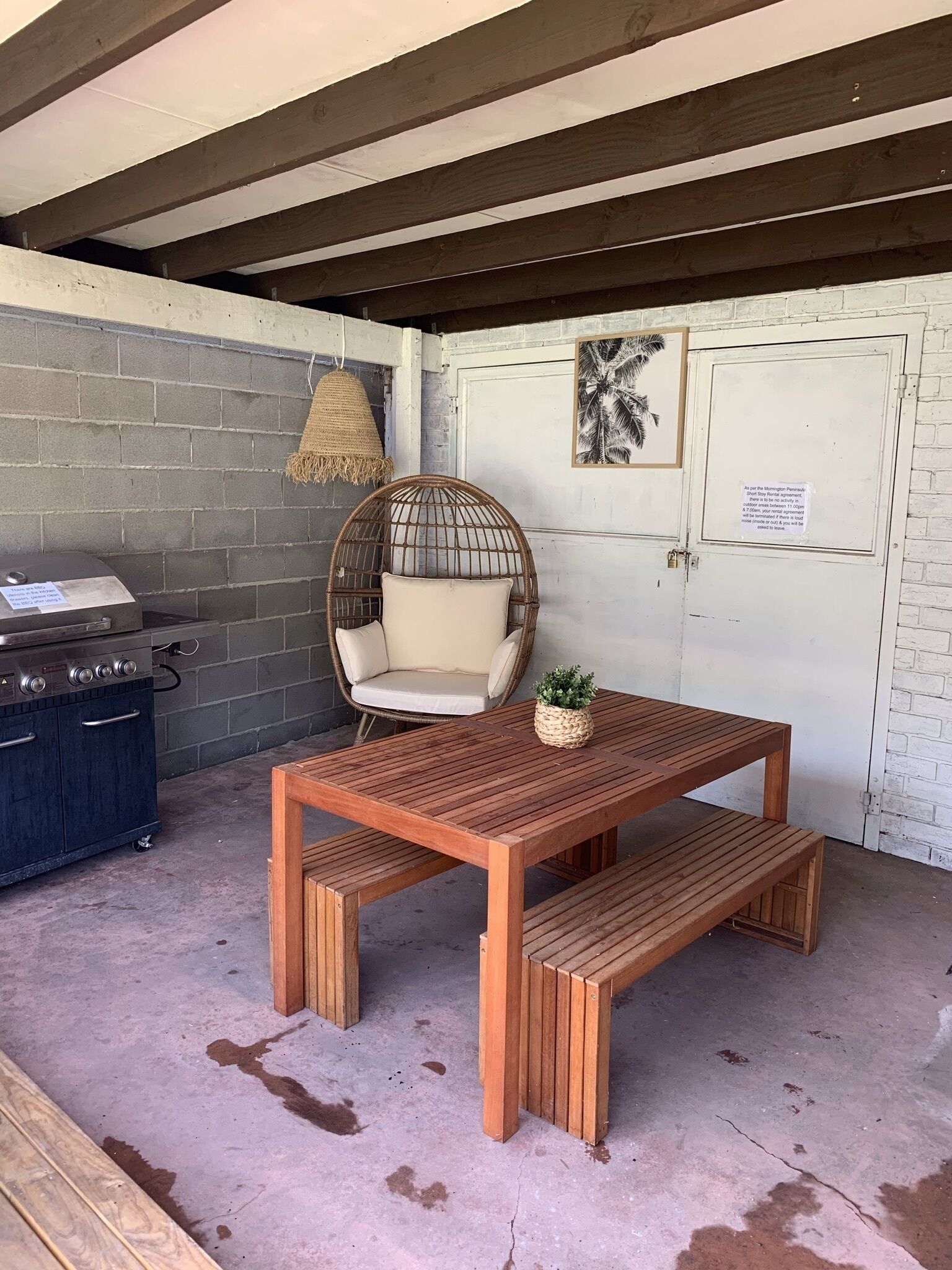 屋外ダイニングエリア