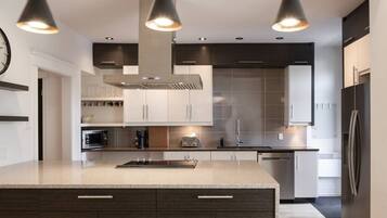 Fridge, microwave, oven, stovetop