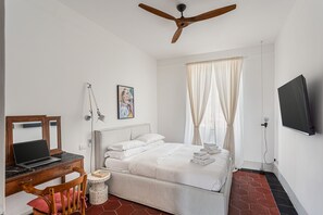1 habitación, escritorio, tabla de planchar con plancha y wifi gratis 