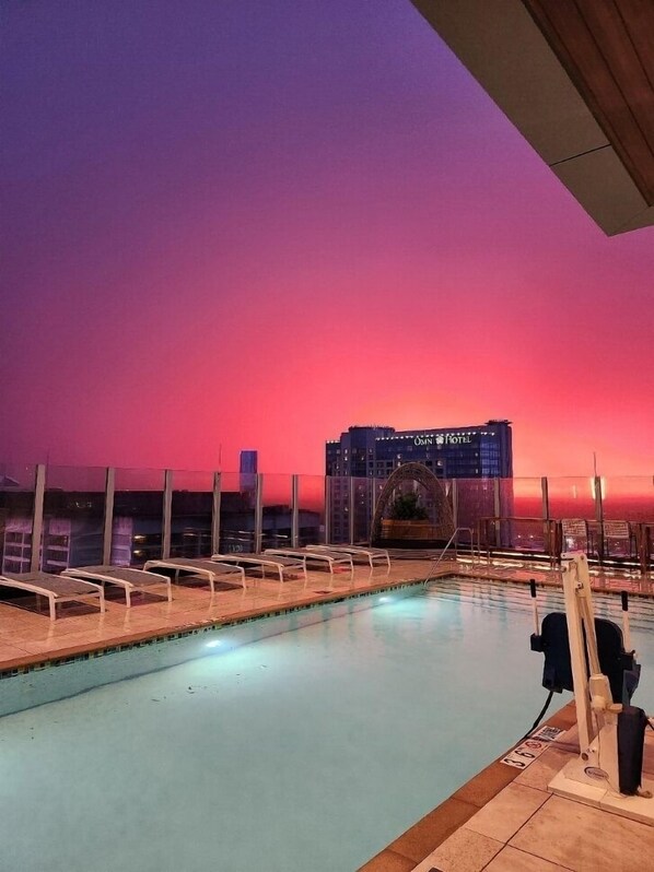 Una piscina cubierta