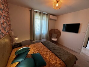 2 bedrooms, iron/ironing board, free WiFi, bed sheets