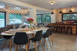 Dining table seats 8-10 - Chalet Gloribel, ski, views, Chamonix All Year (Chamonix)