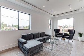 Smart-tv och eldstad