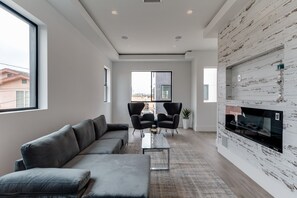 Smart-tv en een open haard