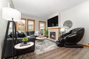 Smart TV, chimenea y estéreo 