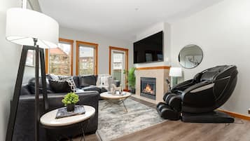 Smart TV, chimenea y estéreo