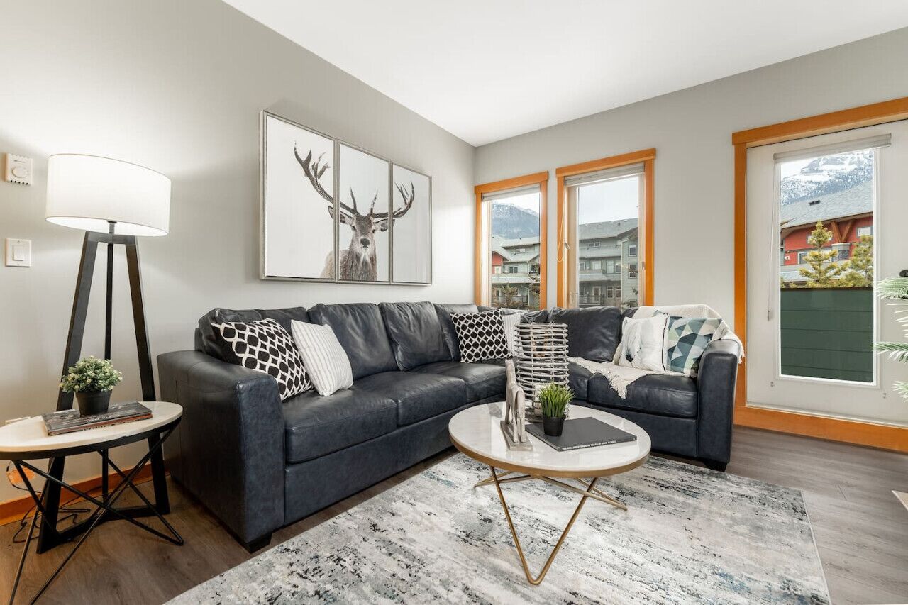 Smart TV, chimenea y estéreo 