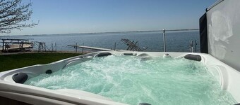 Hottub,Lilypad,FireRing,LakeFront,Sleeps10