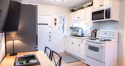 The Nook | Top Floor Suite with Mountain View