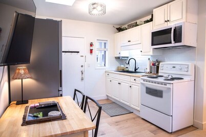 The Nook | Top Floor Suite with Mountain View