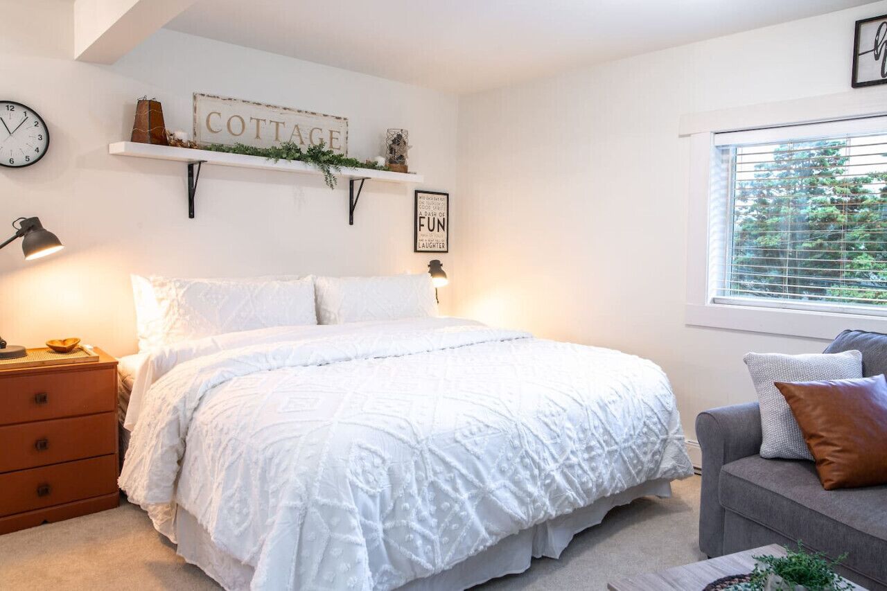 Desk, iron/ironing board, travel crib, WiFi