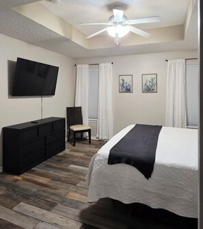 3 bedrooms, iron/ironing board, free WiFi, bed sheets - Clean, Spacious. Newly renovated Garden Home in the heart of Pensacola.  (Pensacola)