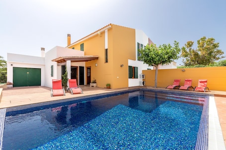 Pool. Holiday Home 'Vivienda Con Piscina En Ciutadella' with Private Pool, Wi-Fi and Air Conditioning