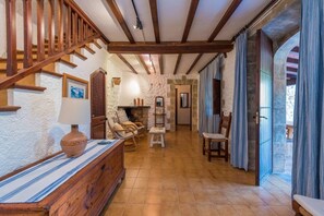 Interior - Villa 'Cuixach' with Private Pool, Wi-Fi and Air Conditioning (Pollensa)