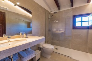 Ducha, secador de pelo, toallas