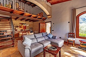 TV - Villa 'Simone In Town, Pool and Wifi' with Private Pool, Wi-Fi and Air Conditioning (Pollensa)